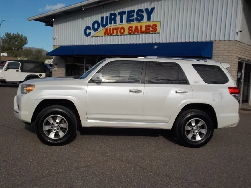 2013 Toyota 4Runner SR5 photo 1