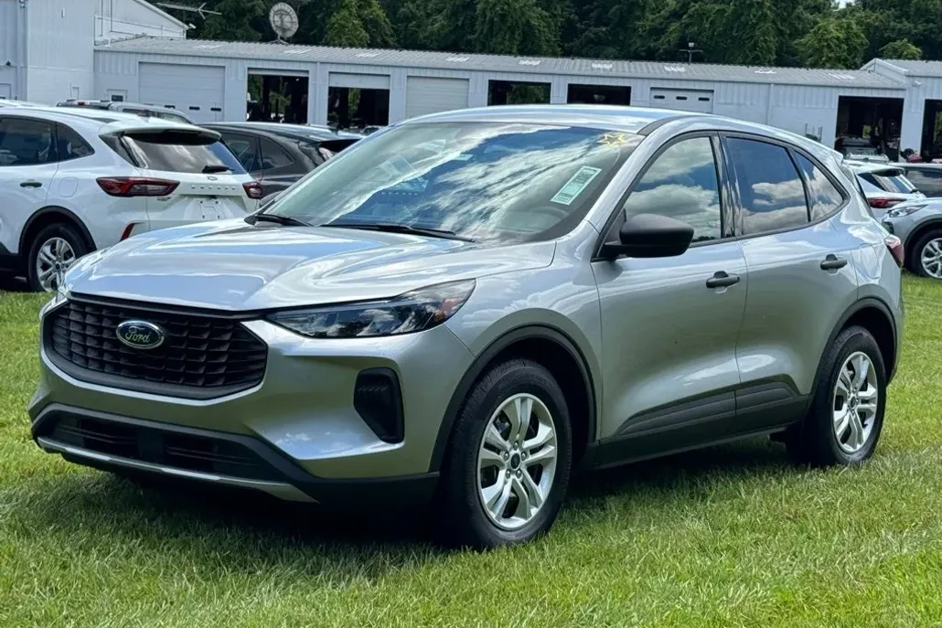2024 Ford Escape Base photo 1