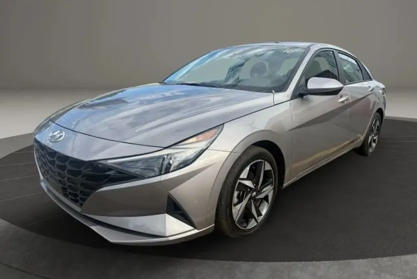 2023 Hyundai Elantra SEL photo 1