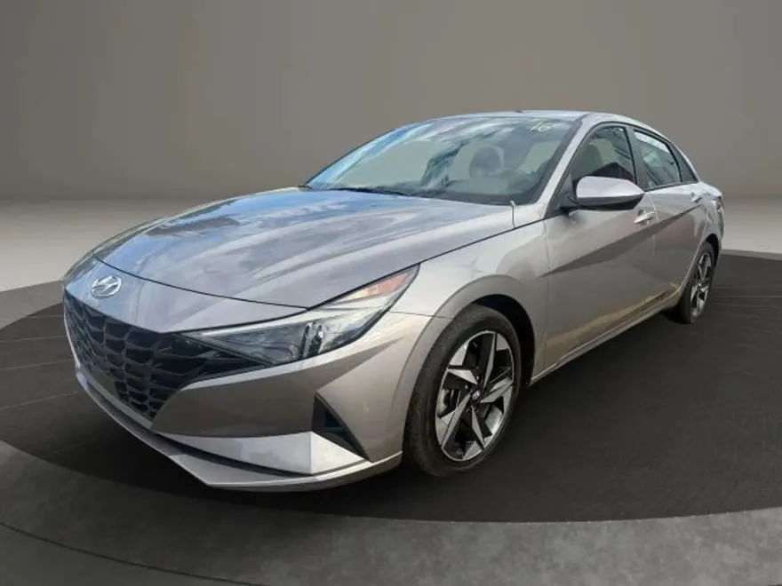 2023 Hyundai Elantra SEL photo 1