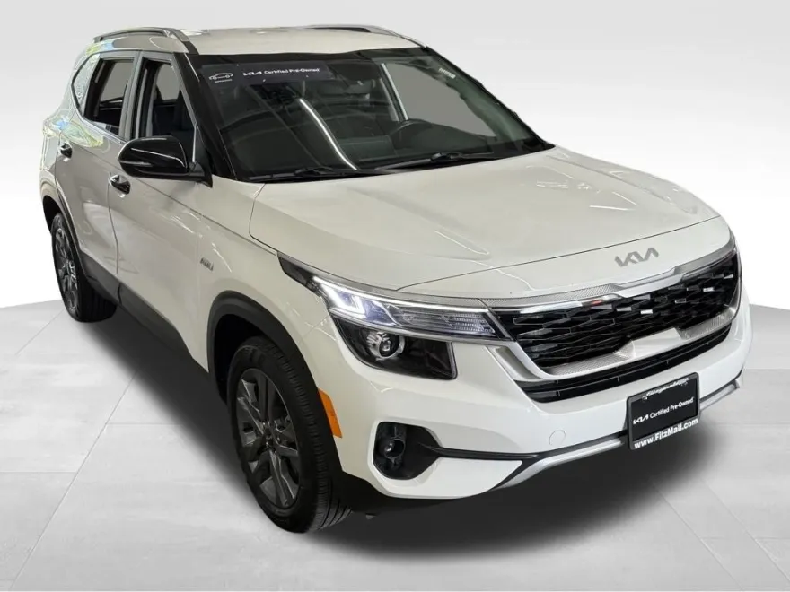 2023 Kia Seltos S photo 1