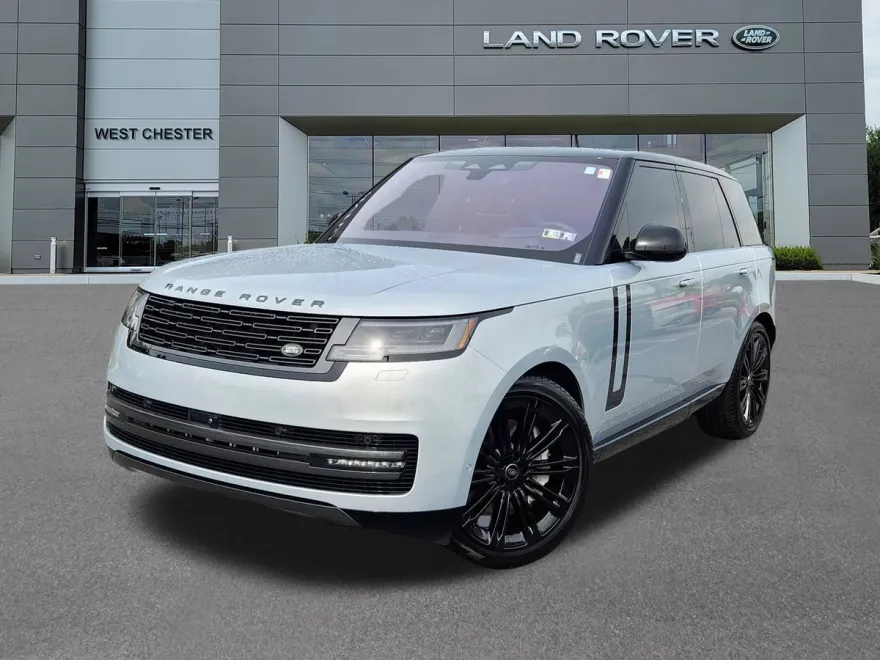 2023 Land Rover Range Rover SE photo 1