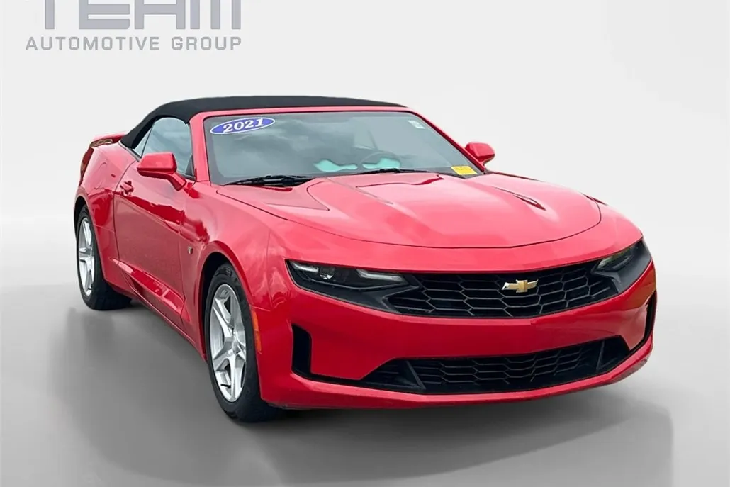2021 Chevrolet Camaro 1LT photo 1