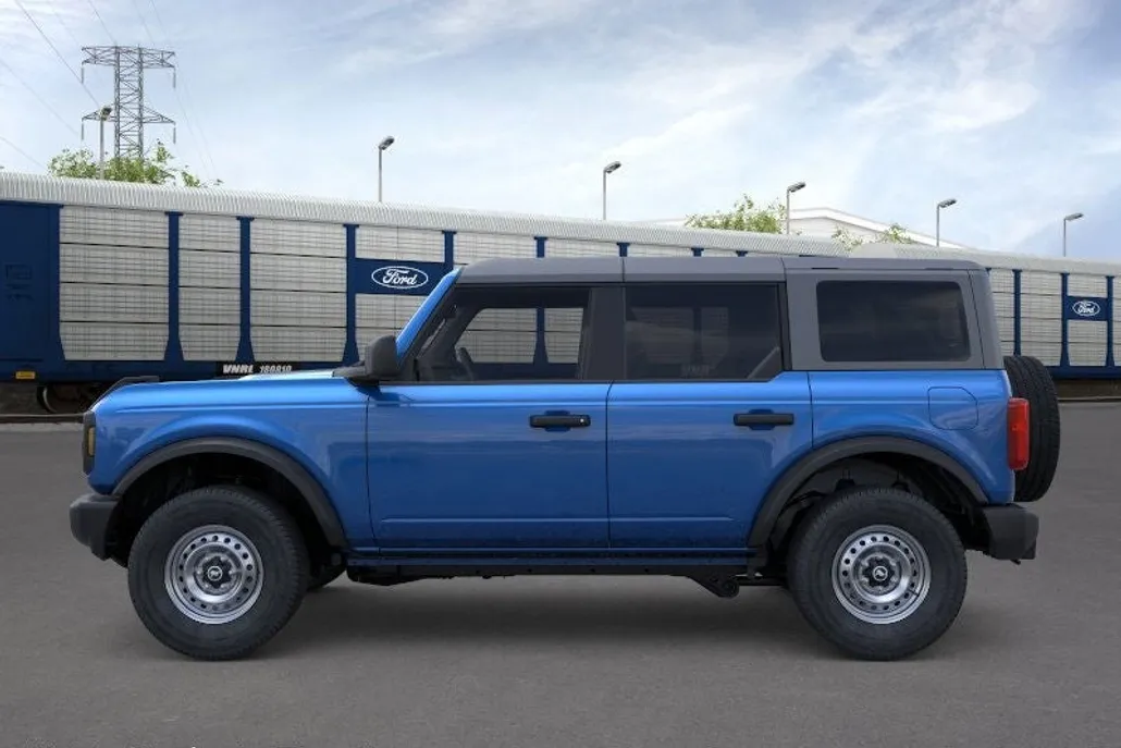 2025 Ford Bronco Base photo 1