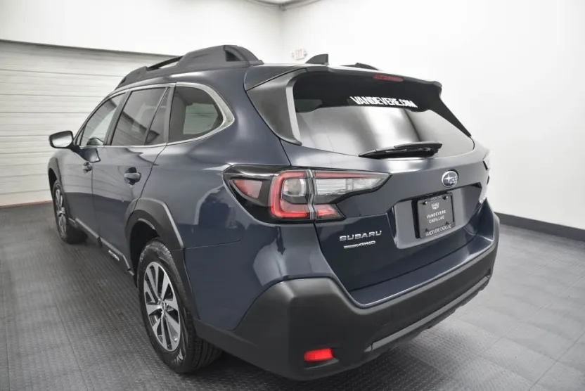 2023 Subaru Outback Premium photo 1