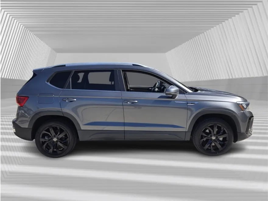 2022 Volkswagen Taos SE photo 1