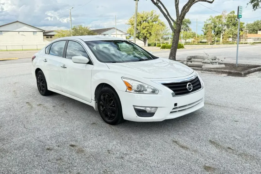 2015 Nissan Altima 2.5 photo 1