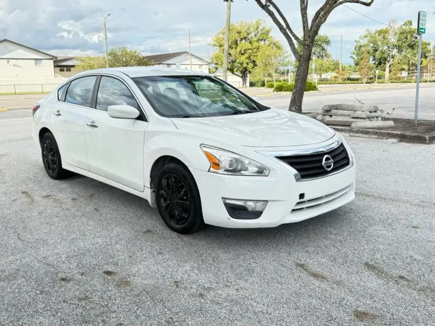 2015 Nissan Altima 2.5 photo 1