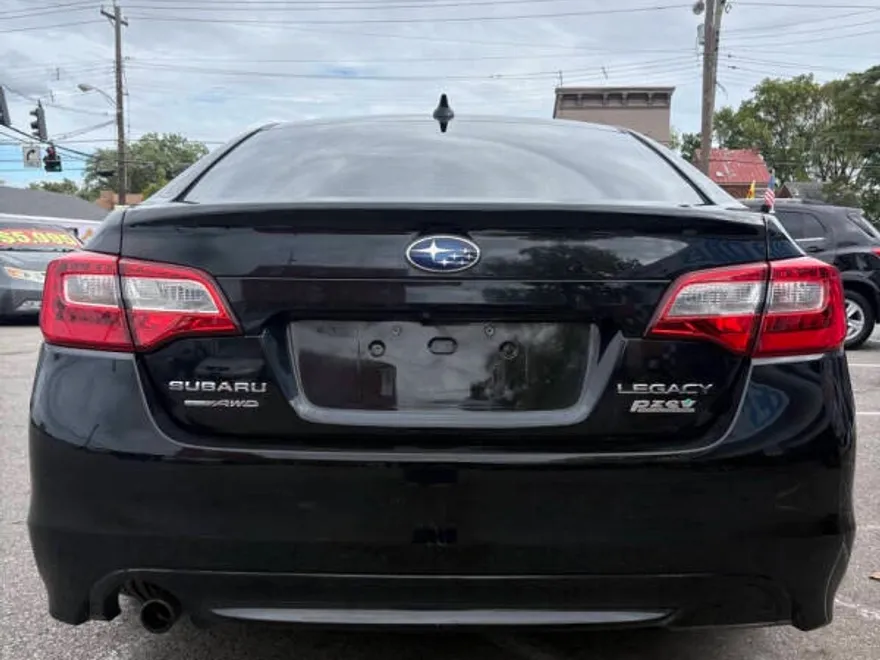 2016 Subaru Legacy 2.5i Limited photo 1