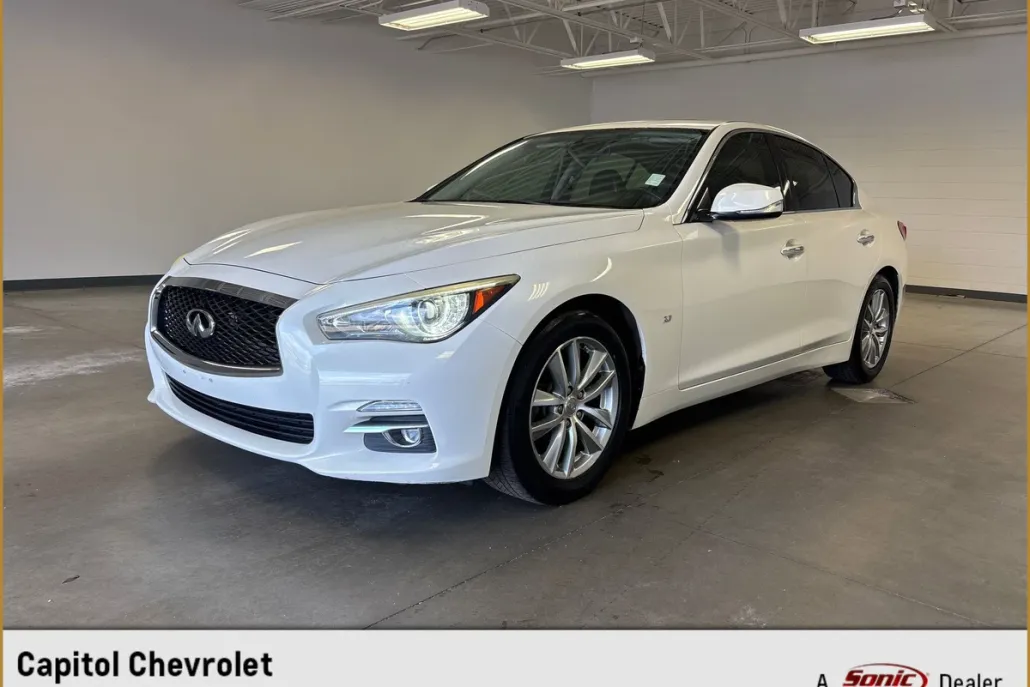 2015 Infiniti Q50 photo 1
