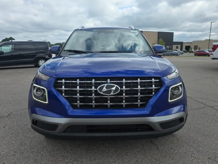 2024 Hyundai Venue Limited photo 1