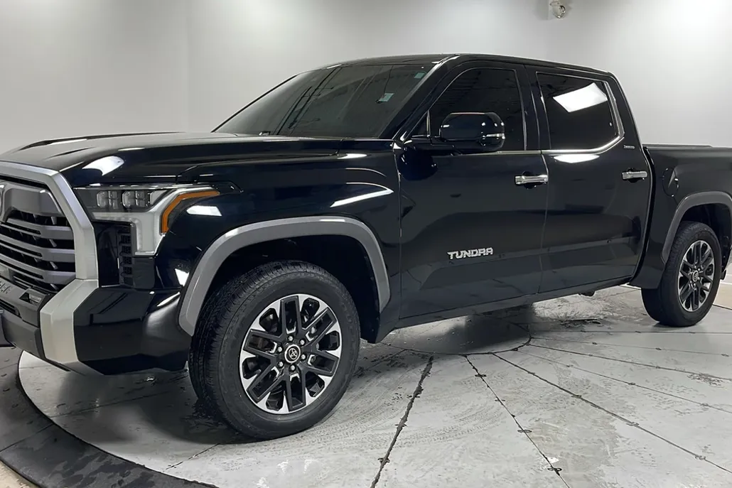 2023 Toyota Tundra Limited photo 1
