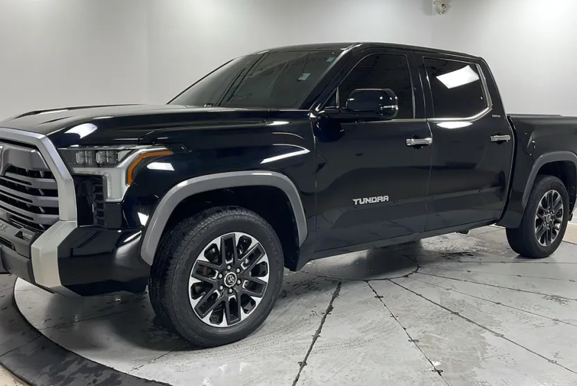2023 Toyota Tundra Limited photo 1