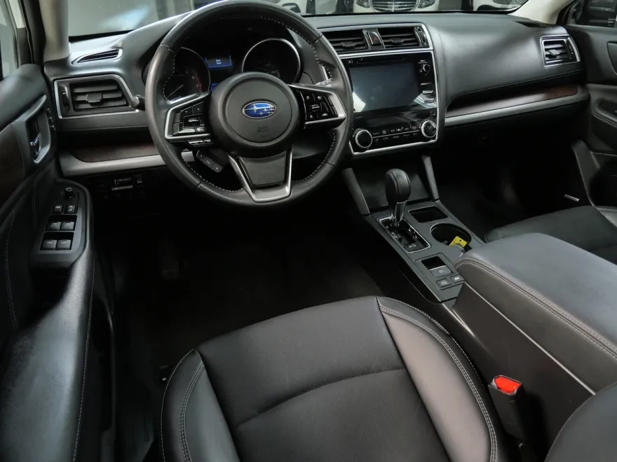 2018 Subaru Outback Limited photo 1