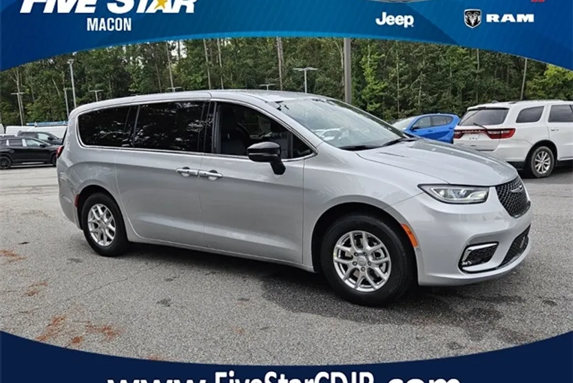 2026 Chrysler Pacifica photo 1