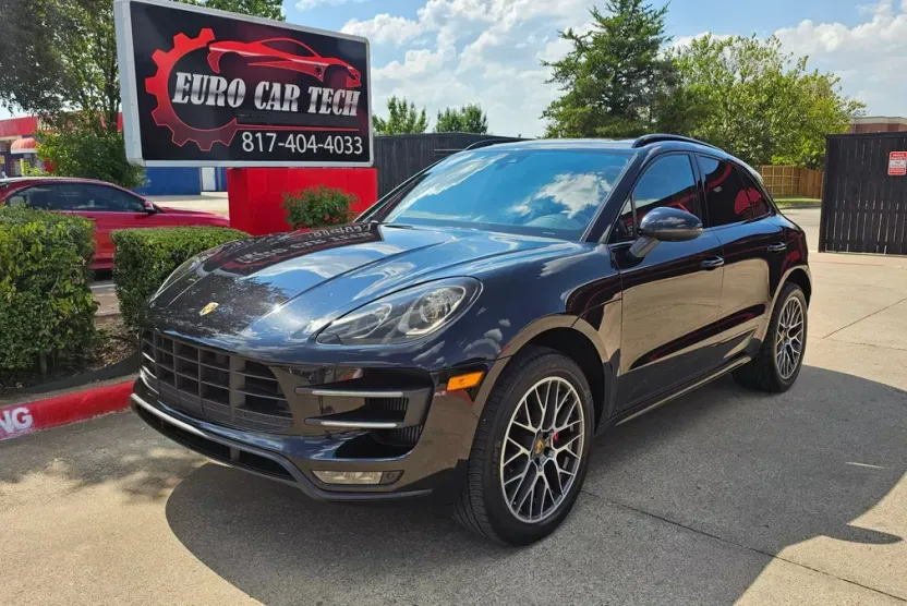 2016 Porsche Macan Turbo photo 1