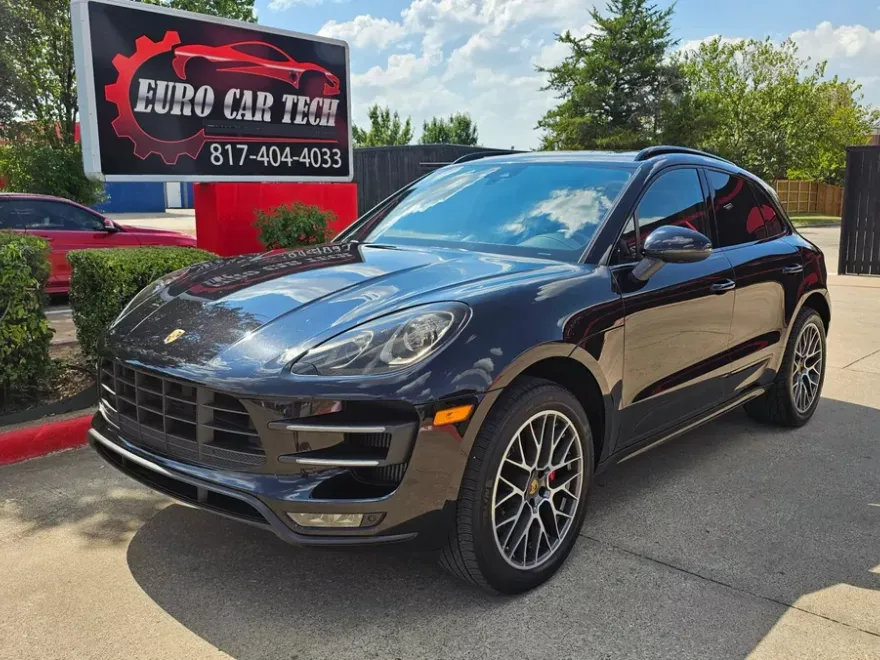 2016 Porsche Macan Turbo photo 1