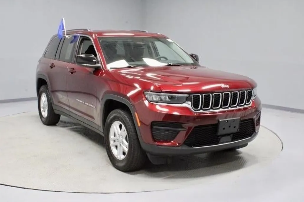 2023 Jeep Grand Cherokee Laredo photo 1