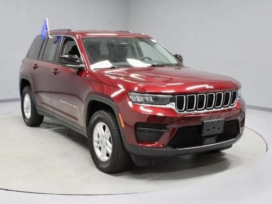 2023 Jeep Grand Cherokee Laredo photo 1