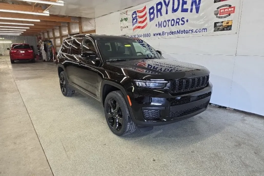 2025 Jeep Grand Cherokee Altitude photo 1