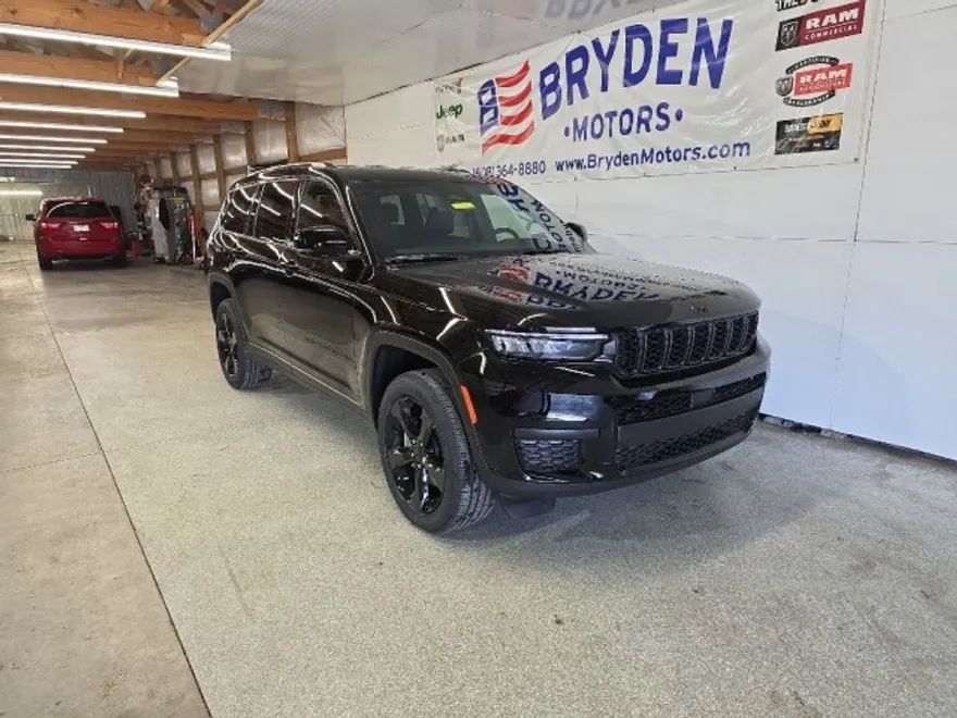 2025 Jeep Grand Cherokee Altitude photo 1