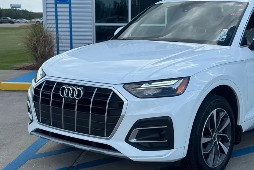 2021 Audi Q5 45 Premium photo 1