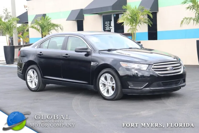 2016 Ford Taurus SE photo 1