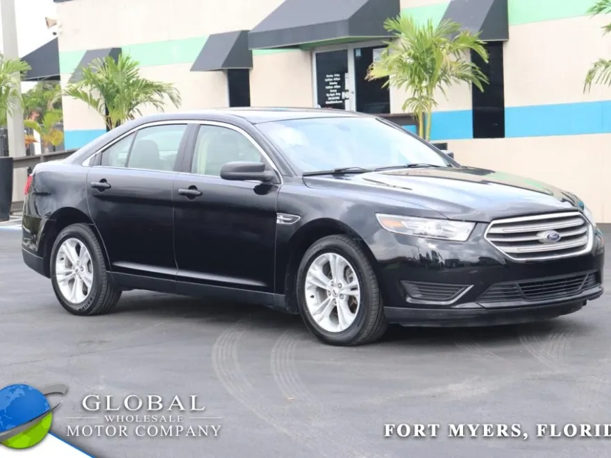 2016 Ford Taurus SE photo 1