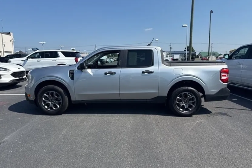 2022 Ford Maverick XLT photo 1
