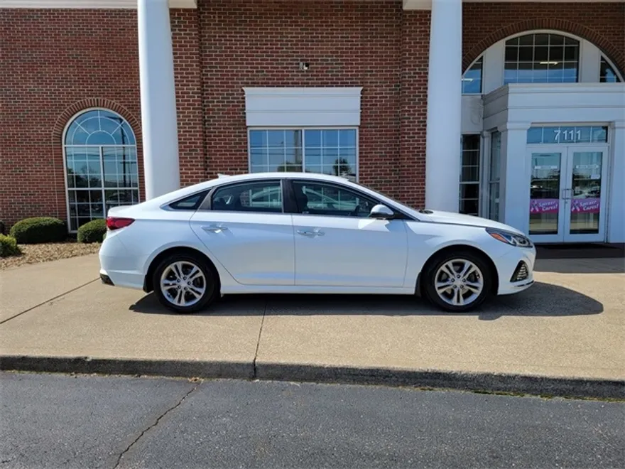 2019 Hyundai Sonata SEL photo 1
