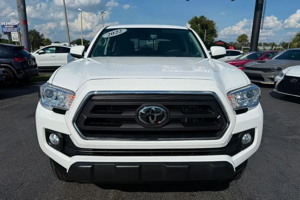2022 Toyota Tacoma SR5 Double Cab V6 photo 1