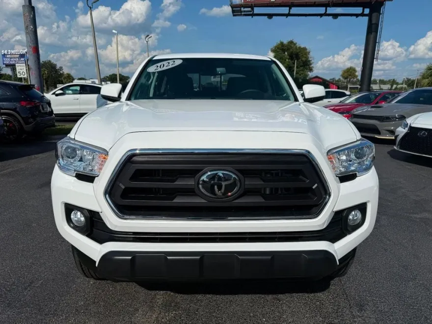2022 Toyota Tacoma SR5 Double Cab V6 photo 1