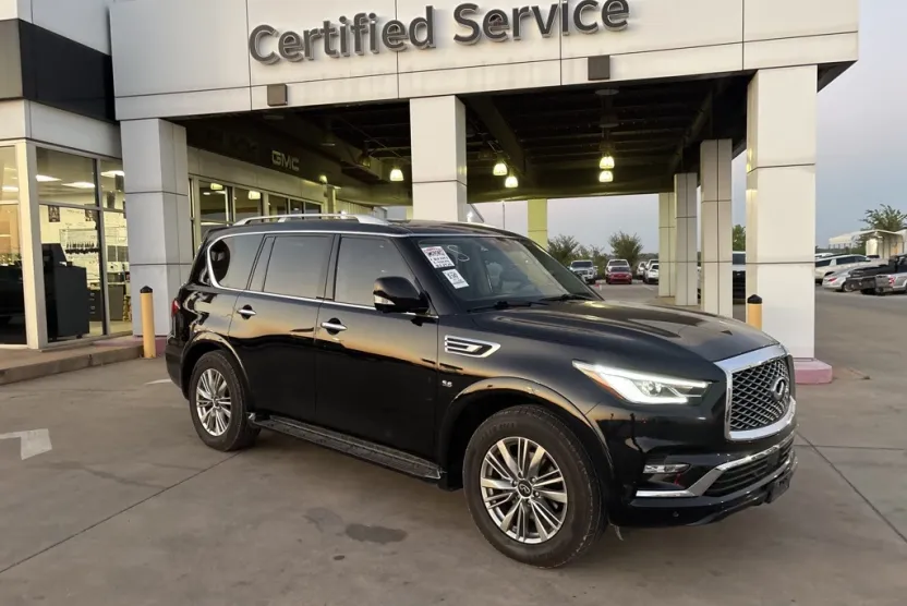 2019 Infiniti QX80 Luxe photo 1