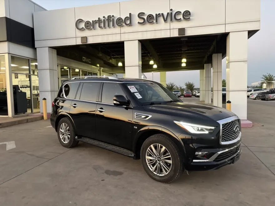2019 Infiniti QX80 Luxe photo 1