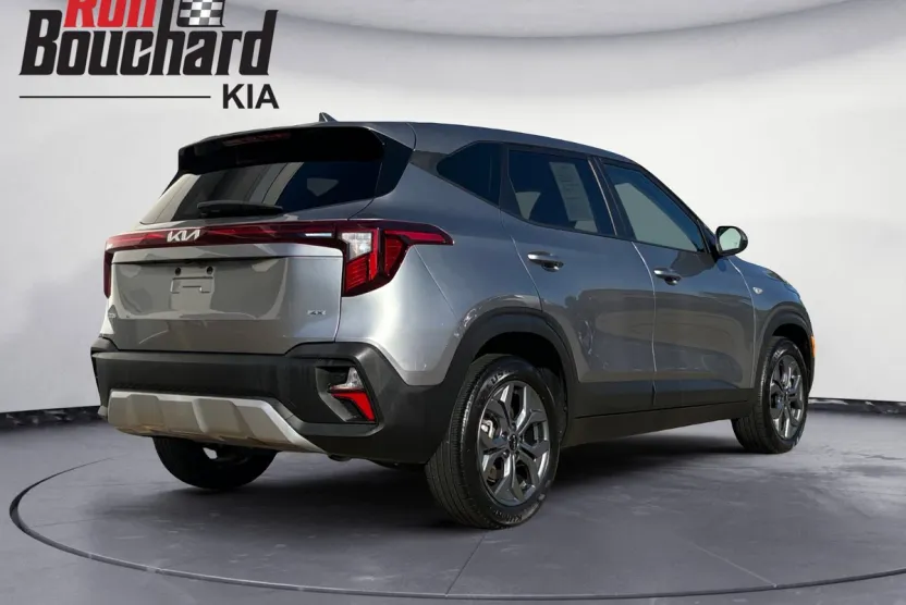 2024 Kia Seltos LX photo 1