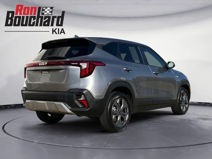 2024 Kia Seltos LX photo 1
