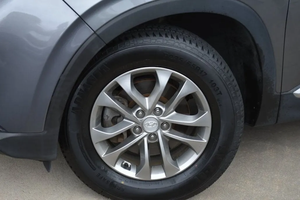2019 Hyundai Santa Fe SE photo 1