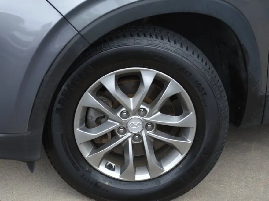 2019 Hyundai Santa Fe SE photo 1