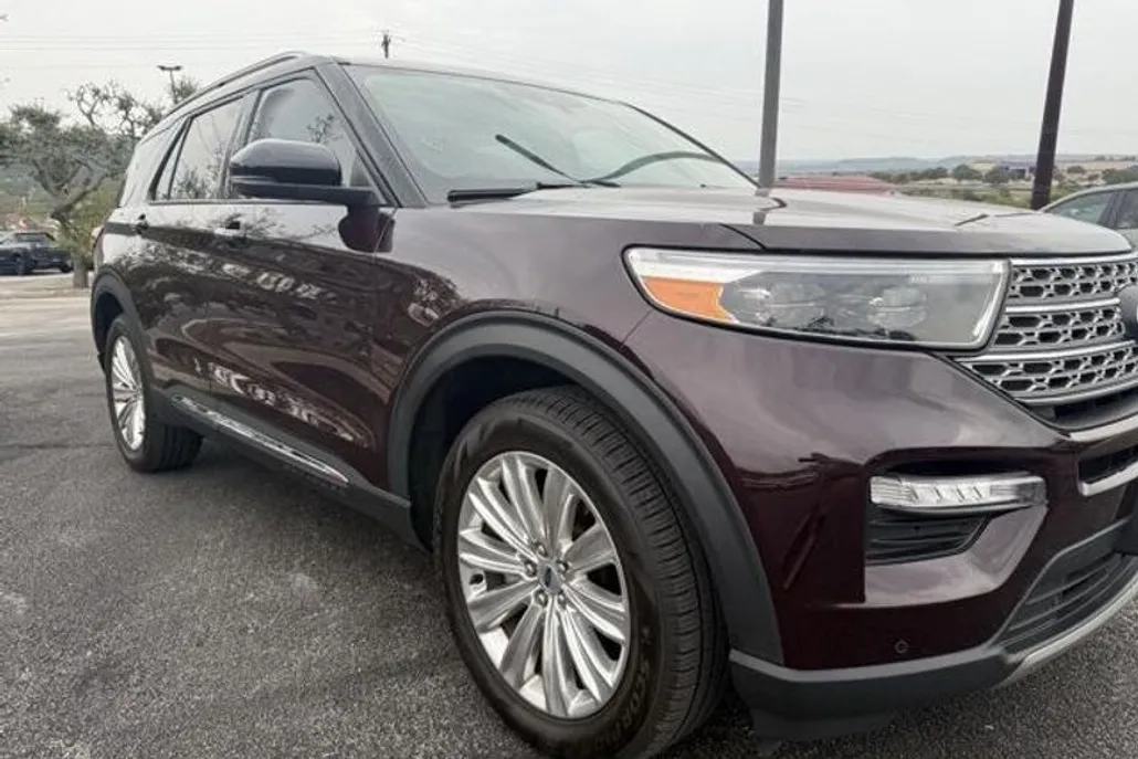 2023 Ford Explorer Limited photo 1