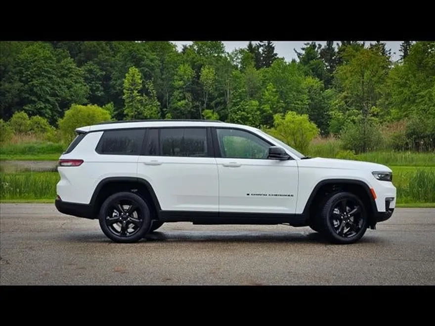 2025 Jeep Grand Cherokee Limited photo 1
