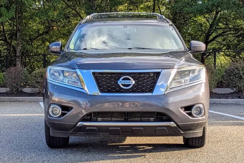 2013 Nissan Pathfinder SL photo 1
