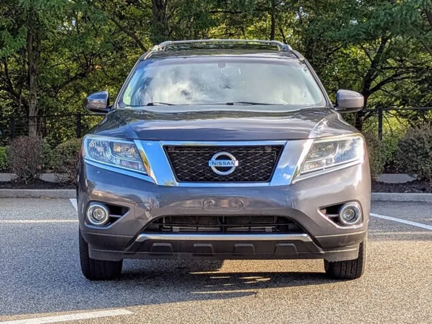 2013 Nissan Pathfinder SL photo 1