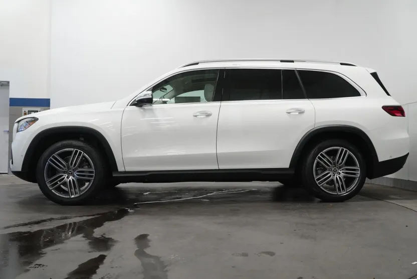 2026 Mercedes Benz GLS 450 4MATIC photo 1