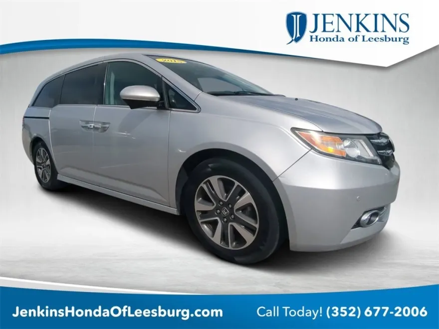 2015 Honda Odyssey Touring photo 1