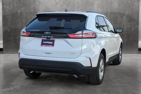 2024 Ford Edge SE photo 2
