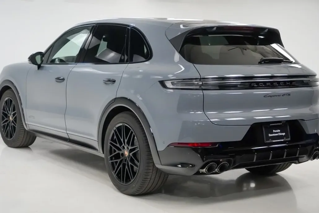 2026 Porsche Cayenne GTS photo 1
