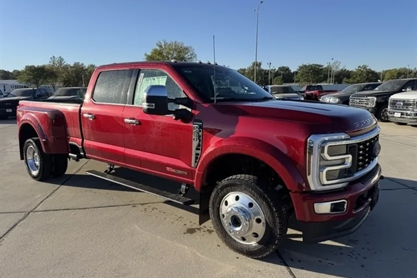 2026 Ford F-450 Platinum photo 1