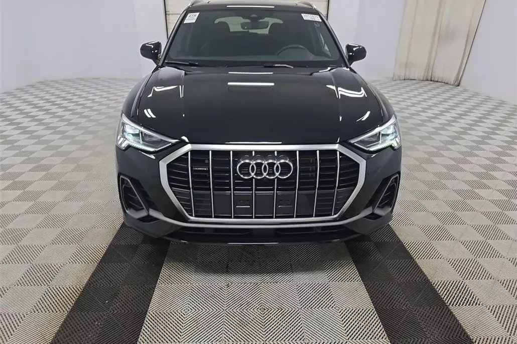 2024 Audi Q3 Premium Plus 45 TFSI S line photo 1