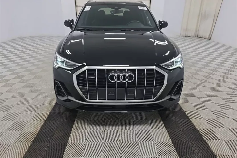 2024 Audi Q3 Premium Plus 45 TFSI S line photo 1