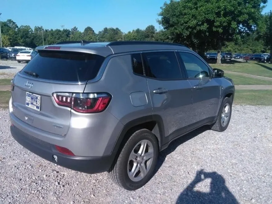 2024 Jeep Compass Latitude photo 1